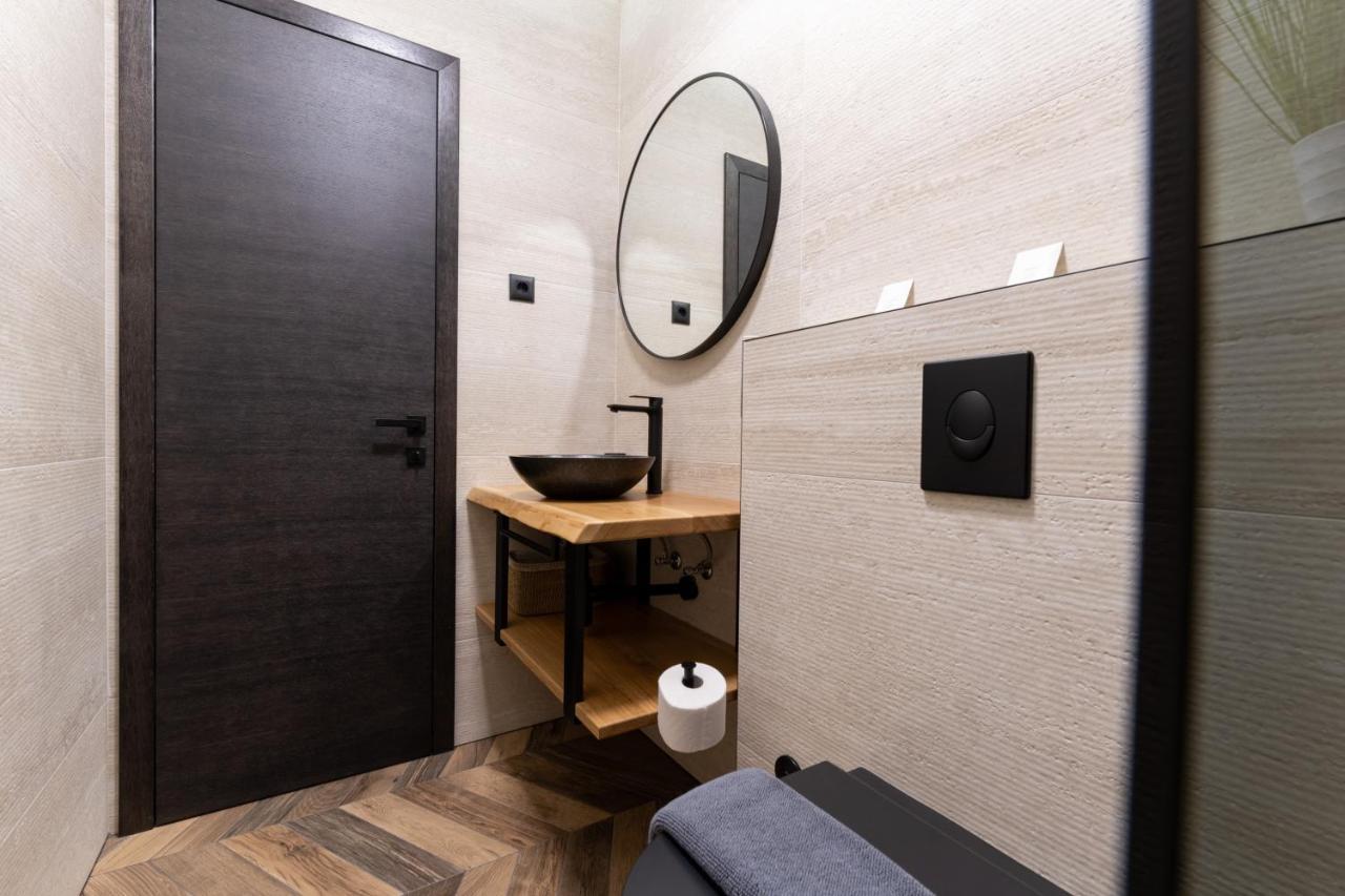 West Coast Deluxe Rooms Split Exterior photo