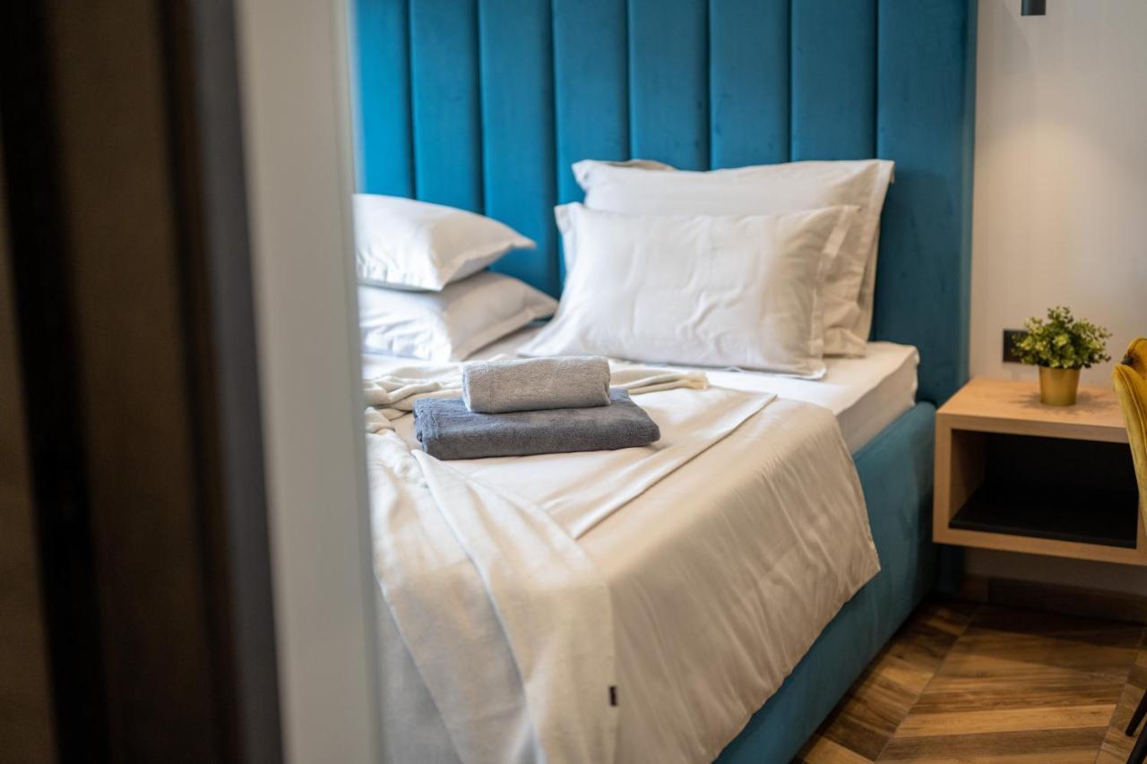 West Coast Deluxe Rooms Split Exterior photo