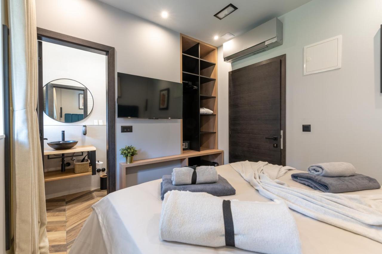 West Coast Deluxe Rooms Split Exterior photo