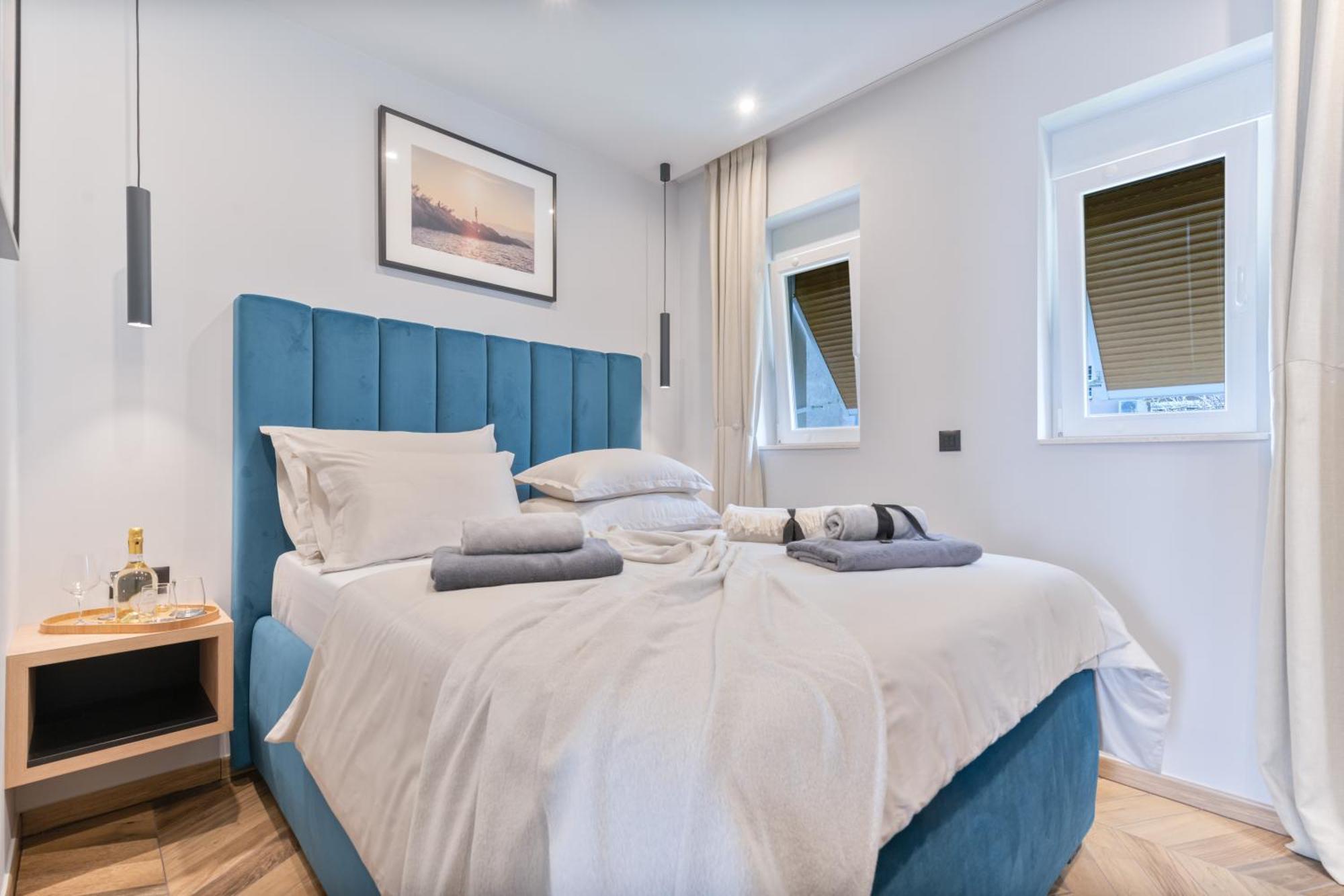 West Coast Deluxe Rooms Split Exterior photo