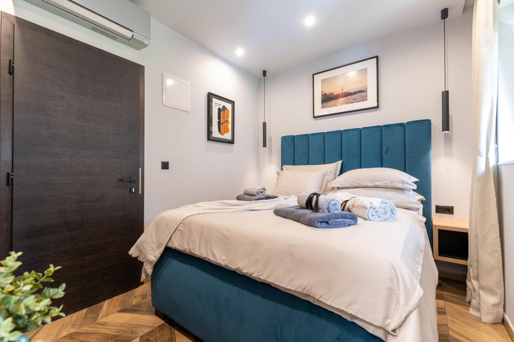 West Coast Deluxe Rooms Split Exterior photo